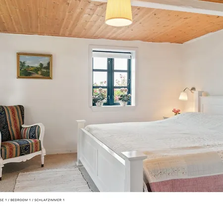 Vakantiehuis Cozy Close To The Sea